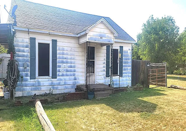 Photo 3 of Sale Pending at 402 S Avenue D, Olney, TX 76374 | MLS# 21351083 | Listing updated on 2026-08-10