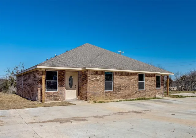 Photo 2 of Multi family home for sale at 131 139 Houston St, Italy, TX 76651 | MLS# 21343744 | Listing updated on 2026-08-12