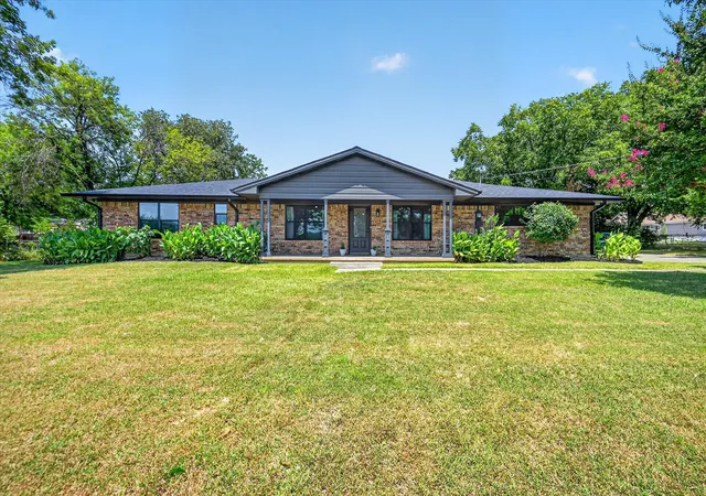 Photo 3 of Single family home for sale at 507 W South St, Whitesboro, TX 76273 | MLS# 21351711 | Listing updated on 2026-08-07