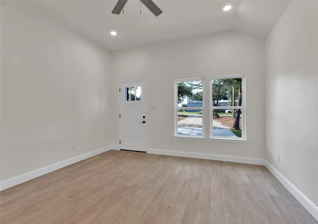 Photo 4 of Single family home for sale at 813 Sw 28Th St, Mineral Wells, TX 76067 | MLS# 21352927 | Listing updated on 2026-08-07