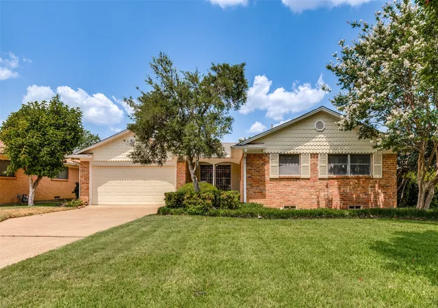 Photo 1 of Single family home for sale at 827 Oak Forest Dr, Dallas, TX 75232 | MLS# 21350613 | Listing updated on 2026-08-07
