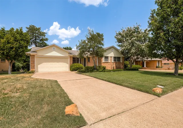 Photo 2 of Single family home for sale at 827 Oak Forest Dr, Dallas, TX 75232 | MLS# 21350613 | Listing updated on 2026-08-07