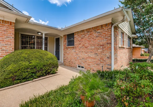 Photo 3 of Single family home for sale at 827 Oak Forest Dr, Dallas, TX 75232 | MLS# 21350613 | Listing updated on 2026-08-07