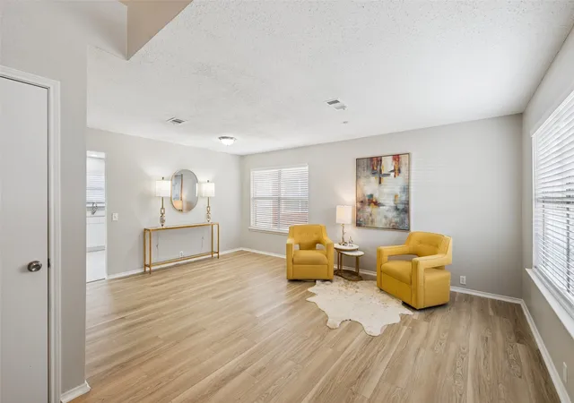 Photo 3 of Single family home for sale at 7020 Glenshire Dr, Arlington, TX 76002 | MLS# 21351553 | Listing updated on 2026-08-29