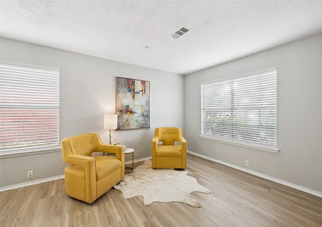 Photo 4 of Single family home for sale at 7020 Glenshire Dr, Arlington, TX 76002 | MLS# 21351553 | Listing updated on 2026-08-29