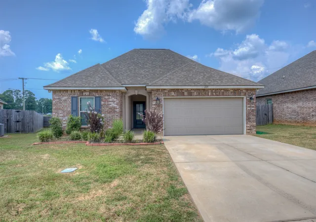 Photo 1 of Sale Pending at 220 Berkshire Pl, Haughton, LA 71037 | MLS# 21352607 | Listing updated on 2026-10-07