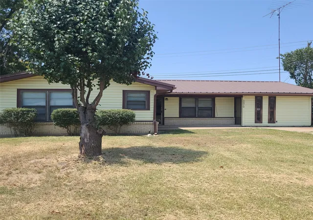 Photo 1 of Single family home for sale at 50010 Del Ra Dr, Greenville, TX 75402 | MLS# 21353095 | Listing updated on 2026-09-03