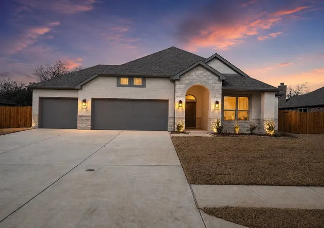 Photo 1 of Single family home for sale at 5004 Taylor Trl, Sanger, TX 76266 | MLS# 21353109 | Listing updated on 2026-08-06