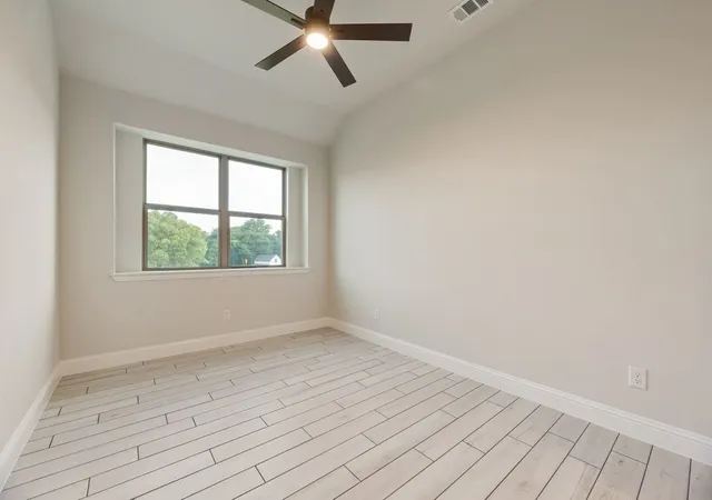 Photo 2 of Single family home for sale at 5004 Taylor Trl, Sanger, TX 76266 | MLS# 21353109 | Listing updated on 2026-08-06