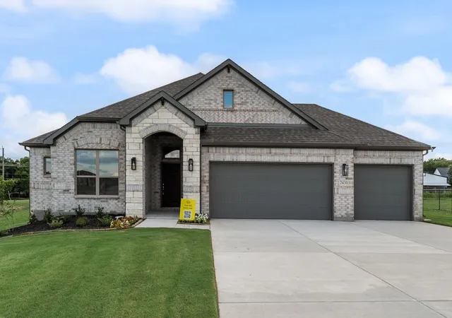 Photo 3 of Single family home for sale at 5004 Taylor Trl, Sanger, TX 76266 | MLS# 21353109 | Listing updated on 2026-08-06