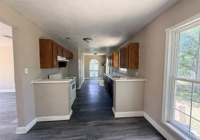 Photo 2 of Sale Pending at 43 W Parnell St, Denison, TX 75020 | MLS# 21353119 | Listing updated on 2026-09-25