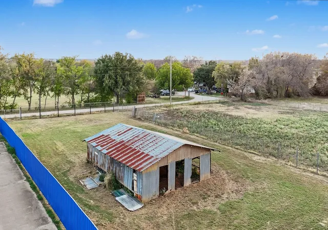 Photo 3 of Single family home for sale at 1009 W 7Th St, Justin, TX 76247 | MLS# 21344228 | Listing updated on 2026-09-22