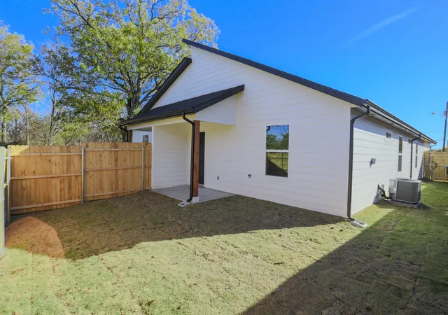 Photo 3 of Multi family home for sale at 1918 Church St, Greenville, TX 75401 | MLS# 21353093 | Listing updated on 2026-09-16