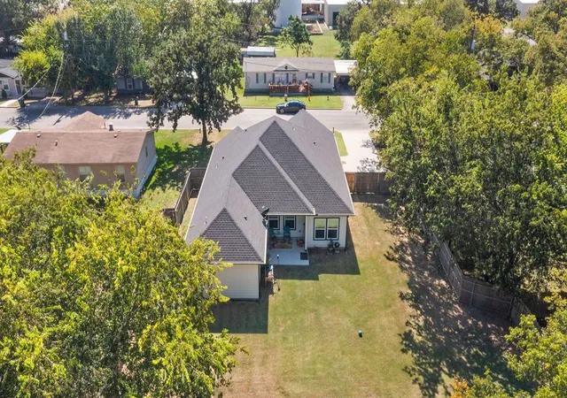 Photo 3 of Single family home for sale at 201 W South St, Whitesboro, TX 76273 | MLS# 21353108 | Listing updated on 2026-09-26