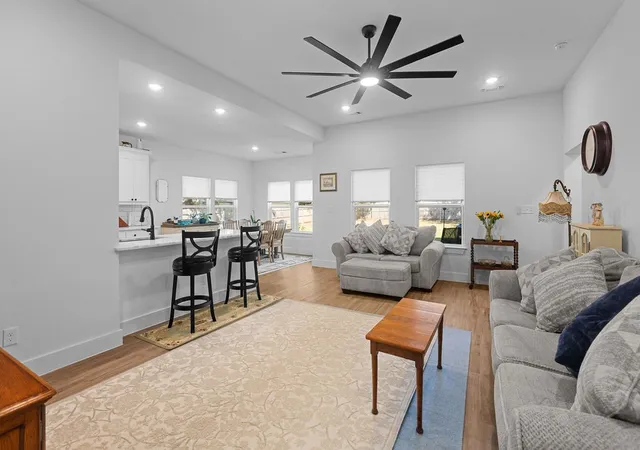 Photo 4 of Single family home for sale at 201 W South St, Whitesboro, TX 76273 | MLS# 21353108 | Listing updated on 2026-09-26