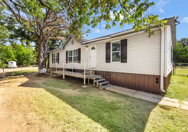 Photo 3 of Manufactured home for sale at 7821 Fm 3136, Alvarado, TX 76009 | MLS# 21332661 | Listing updated on 2026-09-22
