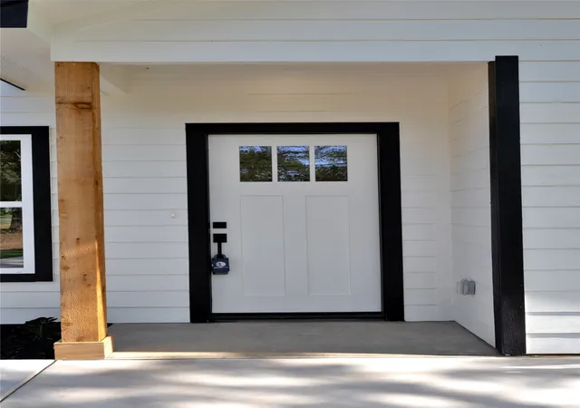 Photo 3 of Single family home for sale at 811 Sw 28th St, Mineral Wells, TX 76067 | MLS# 21353088 | Listing updated on 2026-08-18