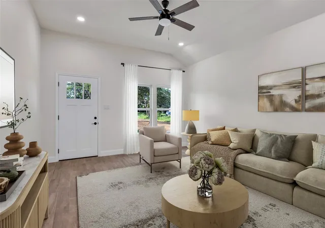 Photo 3 of Single family home for sale at 811 Sw 28Th St, Mineral Wells, TX 76067 | MLS# 21353088 | Listing updated on 2026-08-18