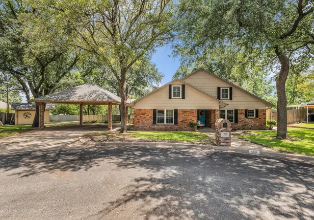 Photo 1 of Single family home for sale at 5206 Chaparral Dr, Waco, TX 76710 | MLS# 21345146 | Listing updated on 2026-08-07