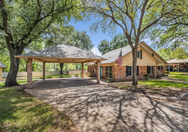 Photo 2 of Single family home for sale at 5206 Chaparral Dr, Waco, TX 76710 | MLS# 21345146 | Listing updated on 2026-08-07
