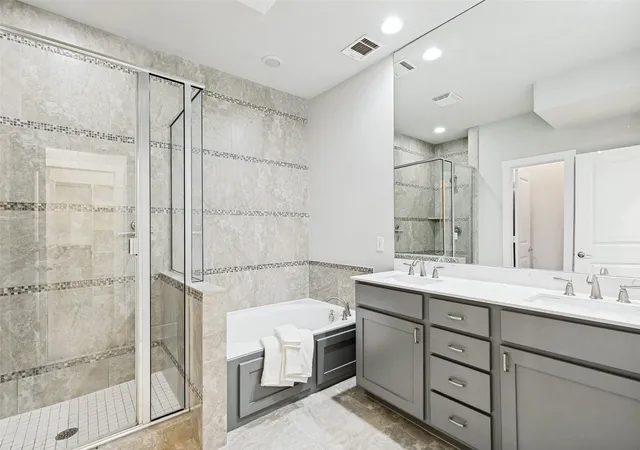 Photo 3 of Single family home for sale at 1305 Palm Springs Ln, Dallas, TX 75204 | MLS# 21353158 | Listing updated on 2026-09-23