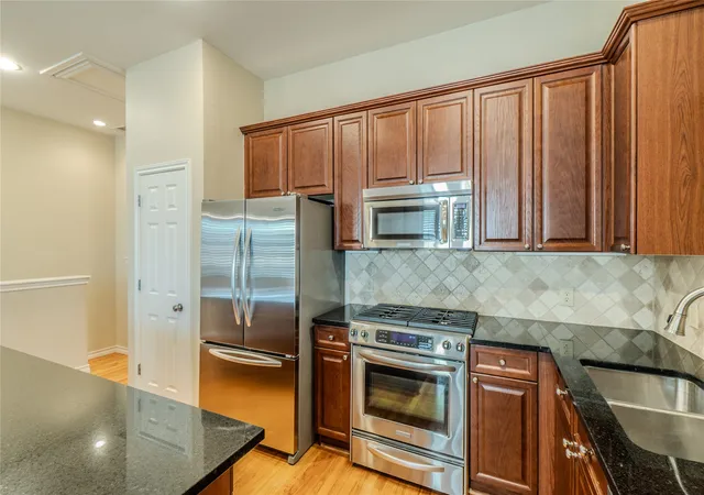 Photo 3 of Townhouse for sale at 6050 Portrush Dr, Fort Worth, TX 76116 | MLS# 21351660 | Listing updated on 2026-10-08