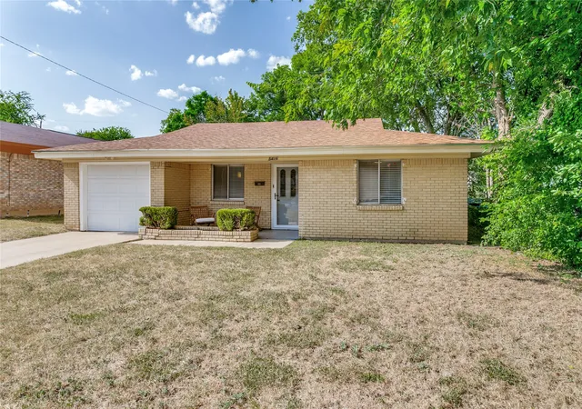 Photo 3 of Single family home for sale at 5416 Goodman Ave, Fort Worth, TX 76107 | MLS# 21353175 | Listing updated on 2026-08-08
