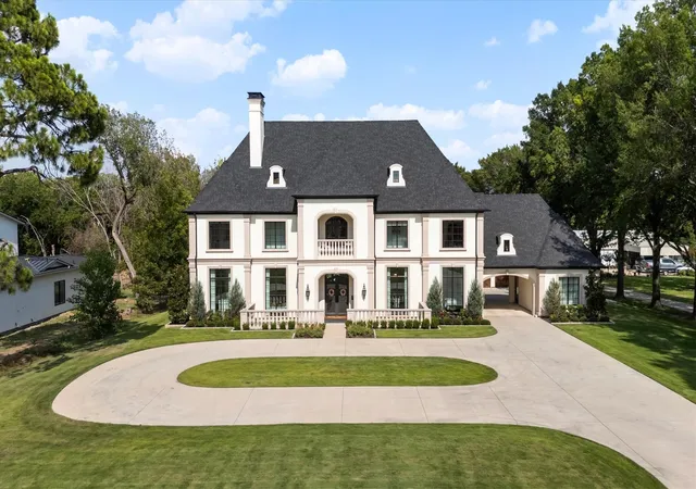 Photo 1 of Sale Pending at 1029 Shady Oaks Dr, Southlake, TX 76092 | MLS# 21341749 | Listing updated on 2026-08-27