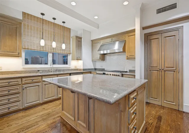 Photo 3 of Condo for sale at 3505 Turtle Creek Blvd #10C, Dallas, TX 75219 | MLS# 21351040 | Listing updated on 2026-09-20
