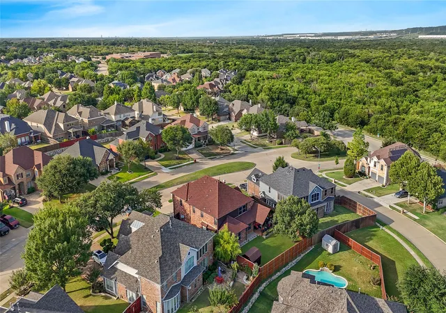 Photo 3 of Single family home for sale at 663 E Sandra Ln, Grand Prairie, TX 75052 | MLS# 21352853 | Listing updated on 2026-08-27