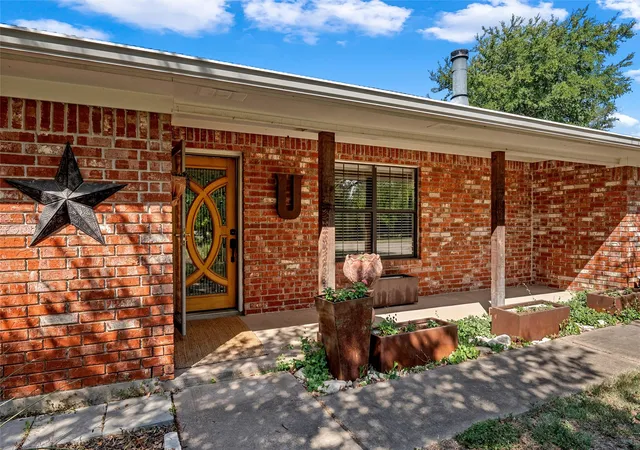 Photo 2 of Single family home for sale at 266 Childress Creek Dr, China Spring, TX 76633 | MLS# 21353243 | Listing updated on 2026-09-25