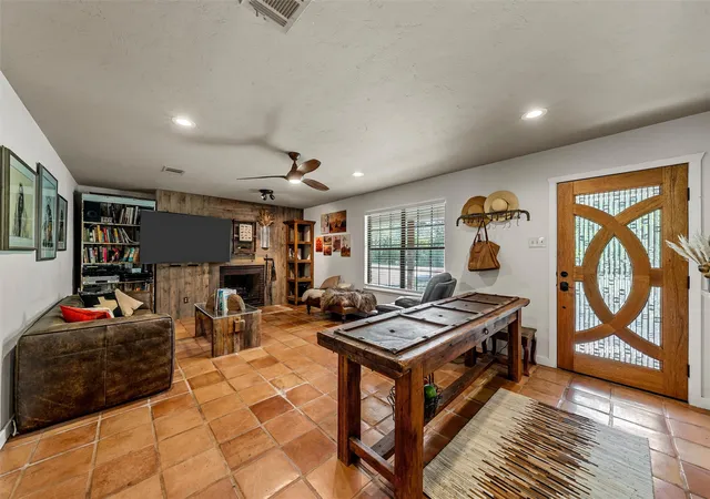 Photo 3 of Single family home for sale at 266 Childress Creek Dr, China Spring, TX 76633 | MLS# 21353243 | Listing updated on 2026-09-25