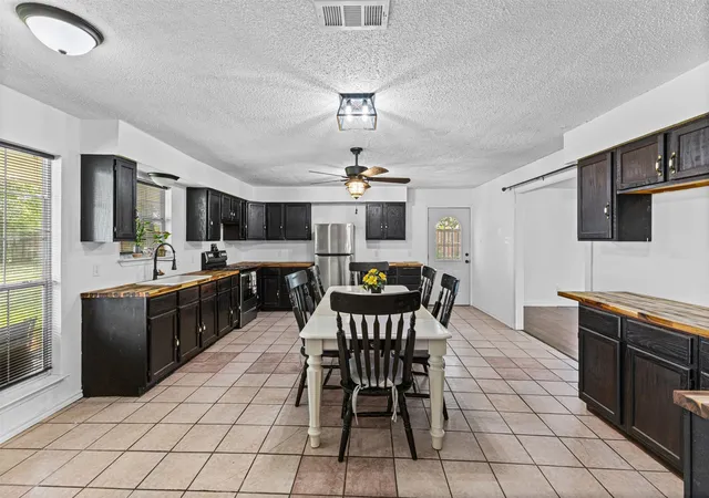 Photo 3 of Sale Pending at 10717 County Road 507, Venus, TX 76084 | MLS# 21350806 | Listing updated on 2026-08-19