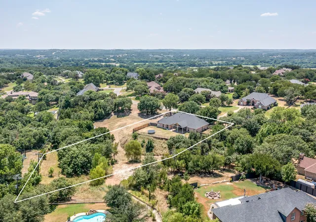 Photo 2 of Single family home for sale at 117 Danielle Dr, Hudson Oaks, TX 76087 | MLS# 21353270 | Listing updated on 2026-09-23