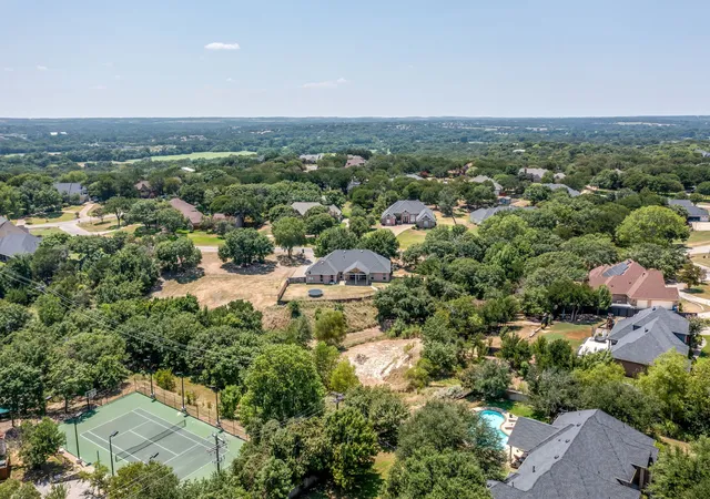 Photo 3 of Single family home for sale at 117 Danielle Dr, Hudson Oaks, TX 76087 | MLS# 21353270 | Listing updated on 2026-09-23