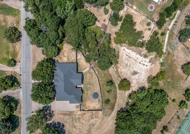 Photo 3 of Single family home for sale at 117 Danielle Dr, Hudson Oaks, TX 76087 | MLS# 21353270 | Listing updated on 2026-09-23