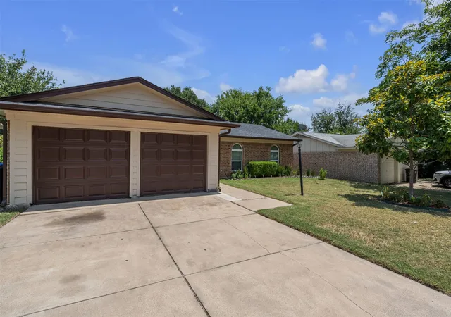 Photo 3 of Single family home for sale at 6617 Andora Ave, Fort Worth, TX 76133 | MLS# 21349666 | Listing updated on 2026-09-30