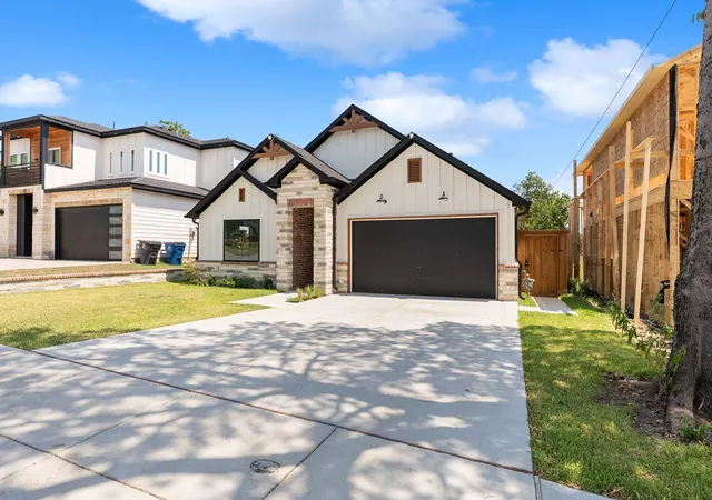Photo 2 of Single family home for sale at 1334 E Kiest Blvd, Dallas, TX 75216 | MLS# 21353311 | Listing updated on 2026-08-07