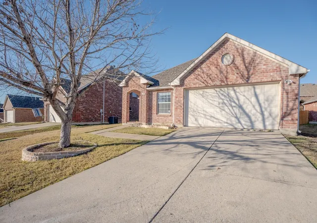 Photo 3 of Single family home for sale at 1913 Grand Fir Dr, Little Elm, TX 75068 | MLS# 21353315 | Listing updated on 2026-10-05