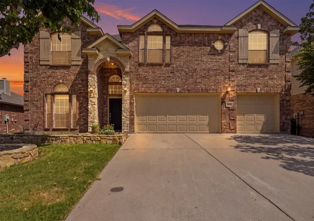 Photo 2 of Single family home for sale at 424 High Desert Dr, Fort Worth, TX 76131 | MLS# 21353324 | Listing updated on 2026-10-06