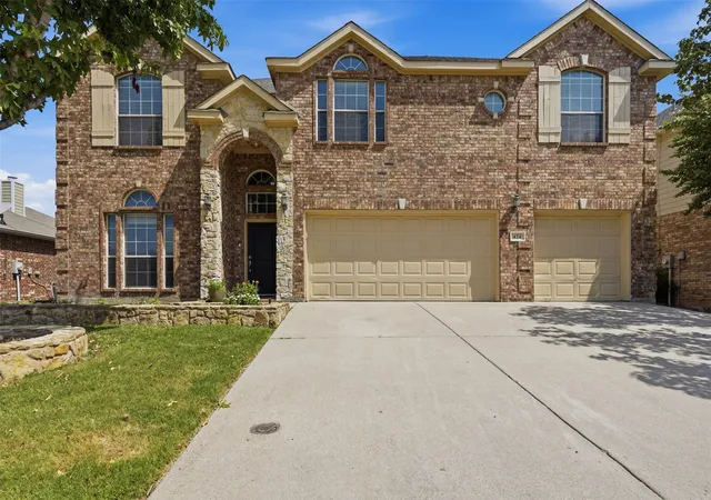 Photo 3 of Single family home for sale at 424 High Desert Dr, Fort Worth, TX 76131 | MLS# 21353324 | Listing updated on 2026-10-06