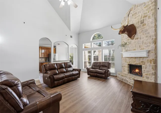 Photo 3 of Single family home for sale at 424 High Desert Dr, Fort Worth, TX 76131 | MLS# 21353324 | Listing updated on 2026-10-06