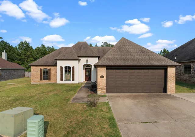 Photo 3 of Single family home for sale at 6905 Brighton Oak Cir, Keithville, LA 71047 | MLS# 21353333 | Listing updated on 2026-08-16