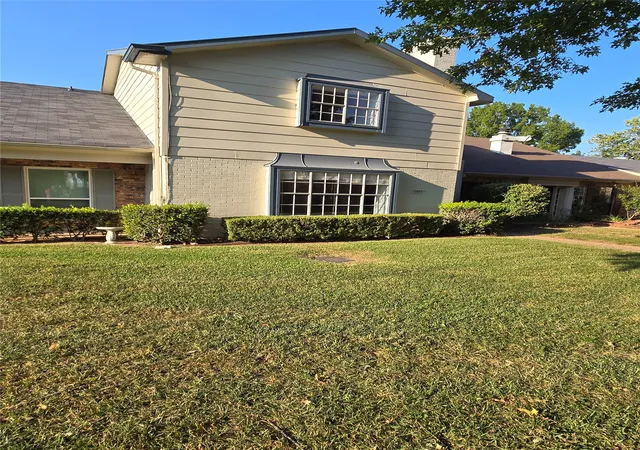 Photo 2 of Townhouse for sale at 107 Malibu Dr, Shreveport, LA 71115 | MLS# 21352198 | Listing updated on 2026-08-07