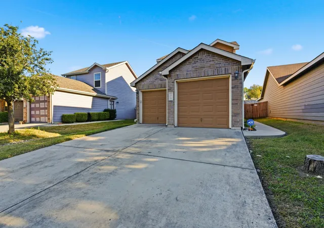 Photo 1 of Sale Pending at 10719 Deauville Dr, Fort Worth, TX 76108 | MLS# 21342609 | Listing updated on 2026-08-19