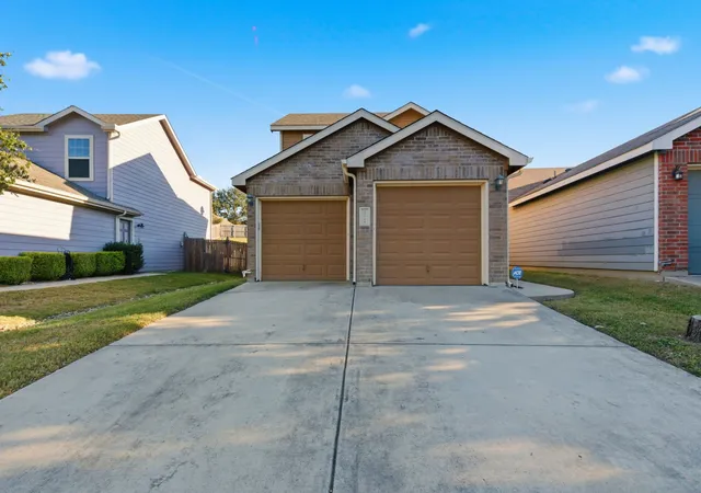 Photo 3 of Sale Pending at 10719 Deauville Dr, Fort Worth, TX 76108 | MLS# 21342609 | Listing updated on 2026-08-19