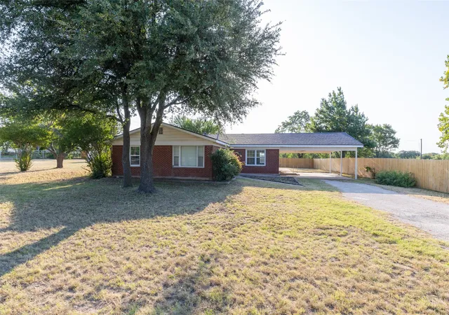 Photo 1 of Single family home for sale at 821 Cherry Ln, Clyde, TX 79510 | MLS# 21352812 | Listing updated on 2026-09-04