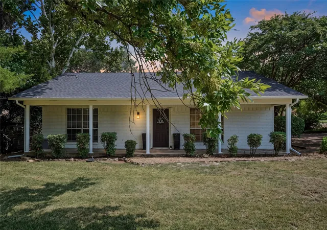 Photo 1 of Single family home for sale at 902 Williams St, Rockwall, TX 75087 | MLS# 21352006 | Listing updated on 2026-09-29