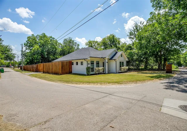 Photo 2 of Sale Pending at 114 Tuggle St, Waxahachie, TX 75165 | MLS# 21353351 | Listing updated on 2026-08-25