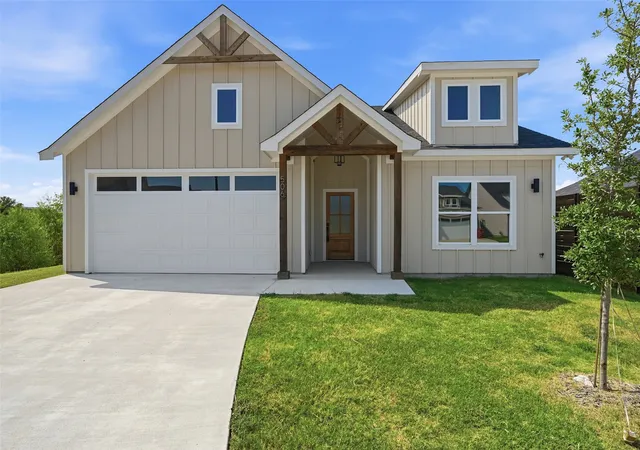 Photo 2 of Single family home for sale at 506 Southern Dr, Sherman, TX 75092 | MLS# 21352463 | Listing updated on 2026-08-22